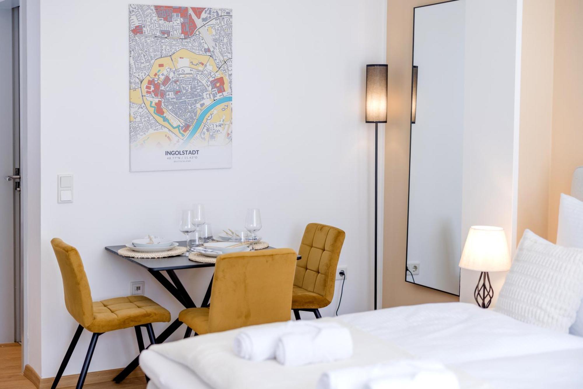 Lumen Homes - Altstadt-Studio Direkt Im Zentrum, Kueche, Netflix, Oeffentlicher Parkplatz Ums Eck Ingolstadt Bagian luar foto