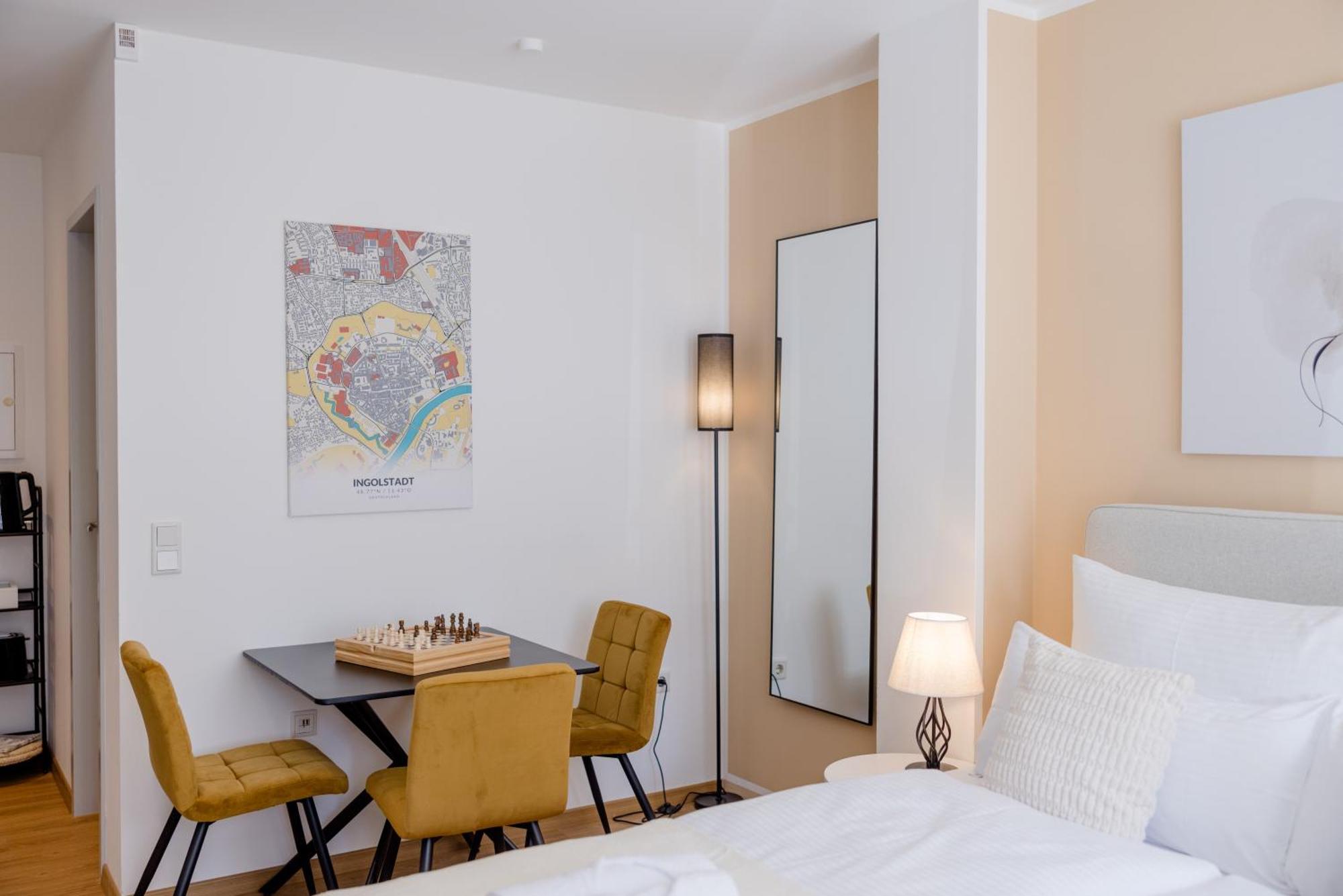 Lumen Homes - Altstadt-Studio Direkt Im Zentrum, Kueche, Netflix, Oeffentlicher Parkplatz Ums Eck Ingolstadt Bagian luar foto