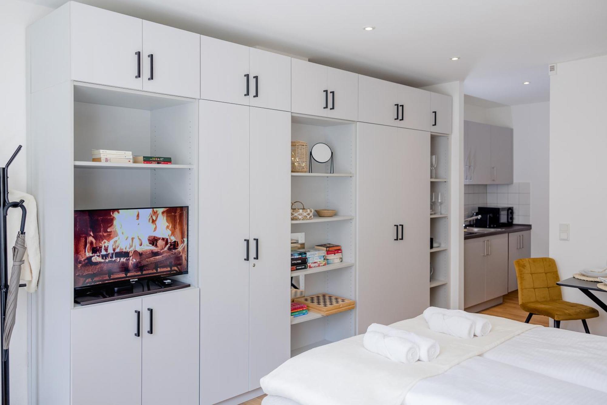 Lumen Homes - Altstadt-Studio Direkt Im Zentrum, Kueche, Netflix, Oeffentlicher Parkplatz Ums Eck Ingolstadt Bagian luar foto