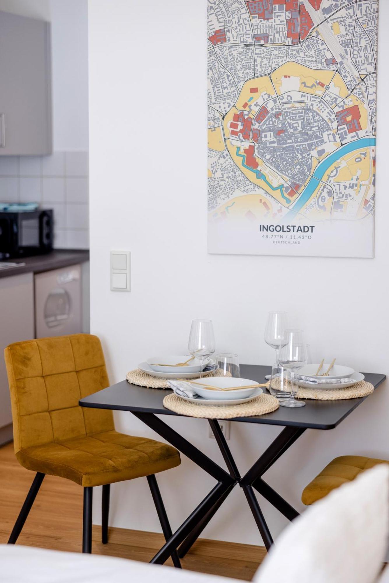 Lumen Homes - Altstadt-Studio Direkt Im Zentrum, Kueche, Netflix, Oeffentlicher Parkplatz Ums Eck Ingolstadt Bagian luar foto