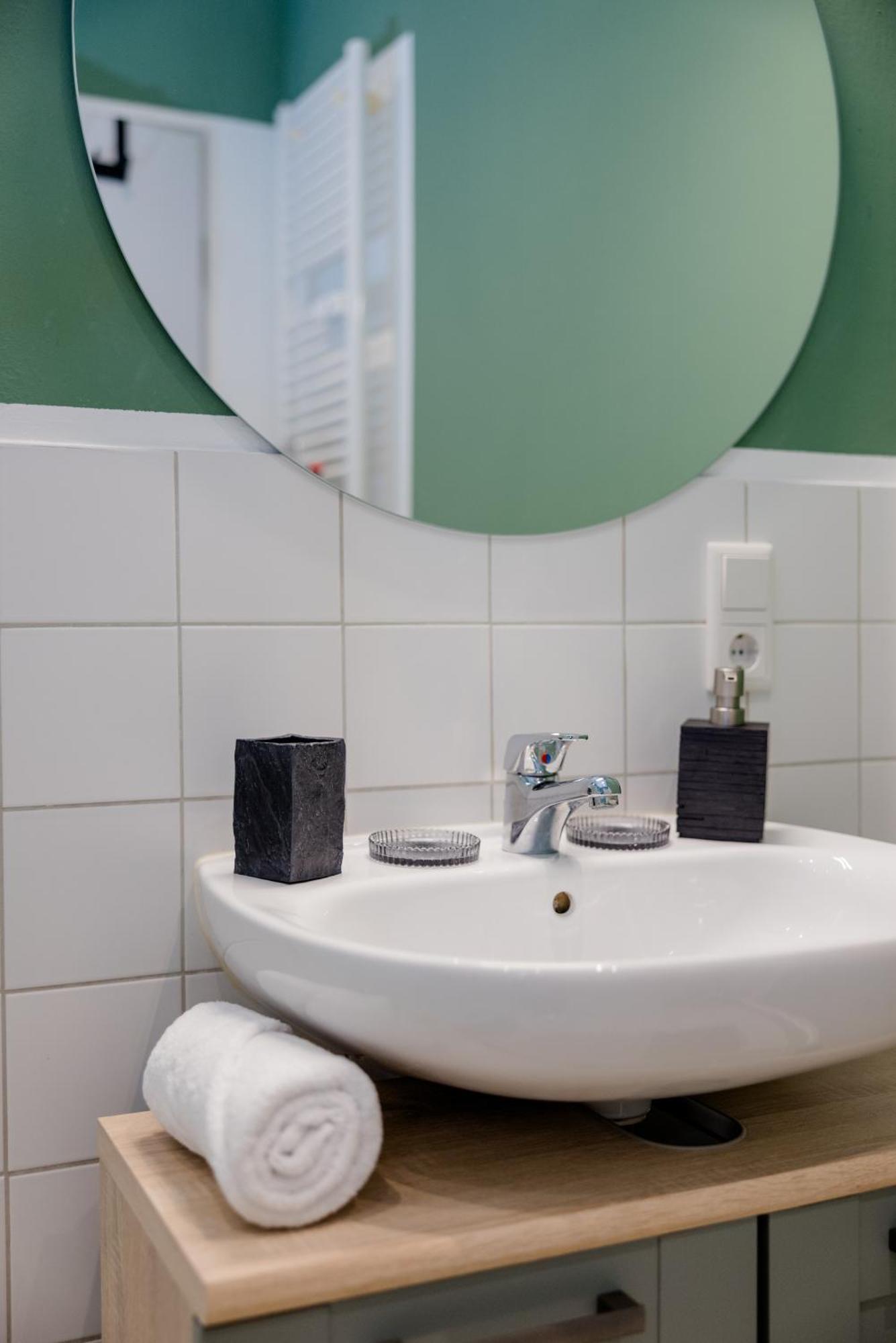 Lumen Homes - Altstadt-Studio Direkt Im Zentrum, Kueche, Netflix, Oeffentlicher Parkplatz Ums Eck Ingolstadt Bagian luar foto