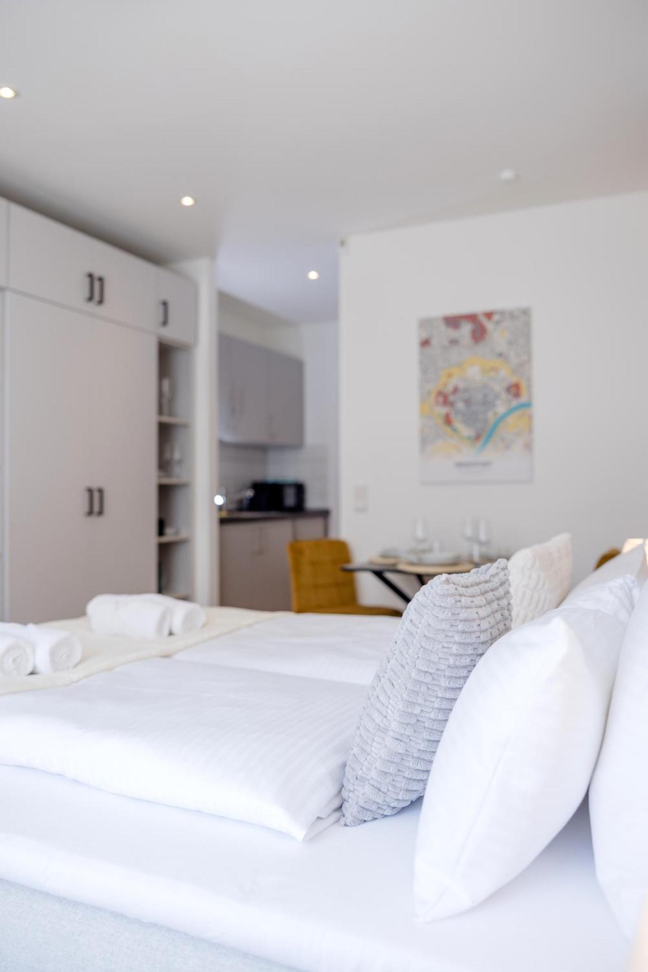 Lumen Homes - Altstadt-Studio Direkt Im Zentrum, Kueche, Netflix, Oeffentlicher Parkplatz Ums Eck Ingolstadt Bagian luar foto