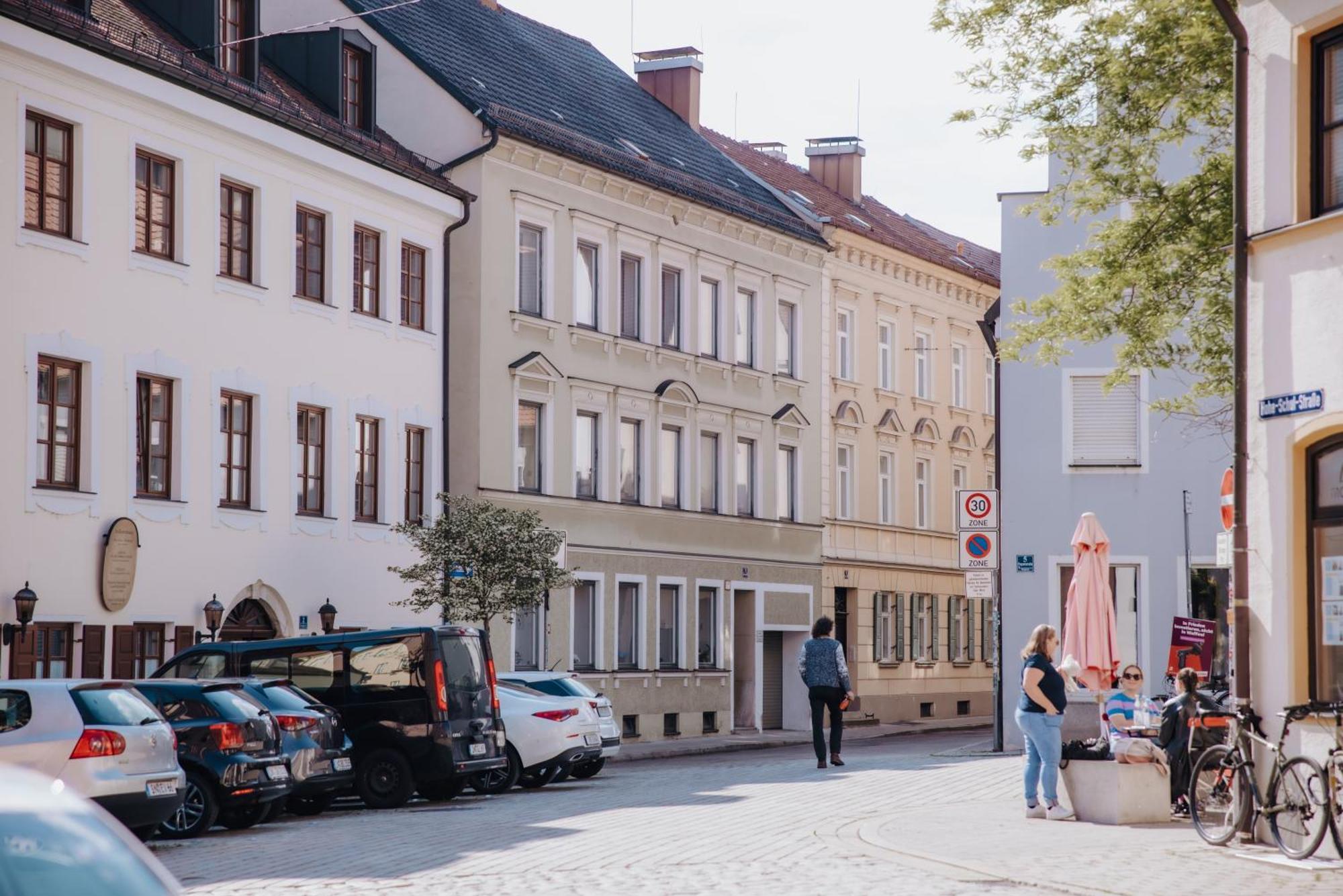Lumen Homes - Altstadt-Studio Direkt Im Zentrum, Kueche, Netflix, Oeffentlicher Parkplatz Ums Eck Ingolstadt Bagian luar foto