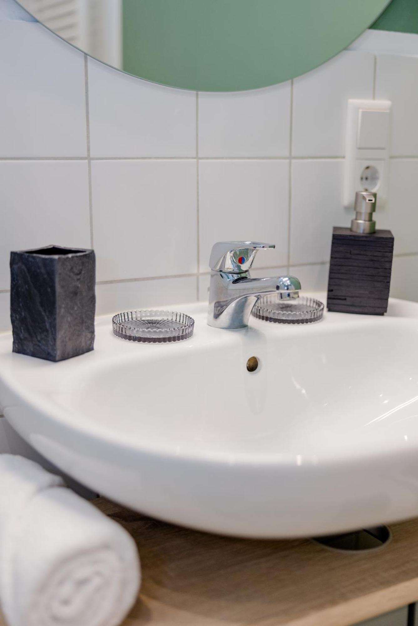 Lumen Homes - Altstadt-Studio Direkt Im Zentrum, Kueche, Netflix, Oeffentlicher Parkplatz Ums Eck Ingolstadt Bagian luar foto