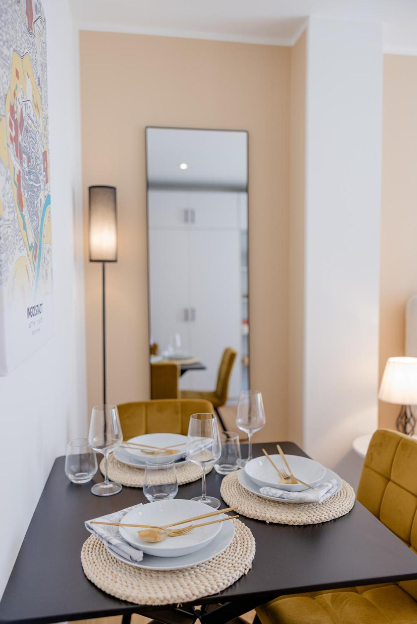Lumen Homes - Altstadt-Studio Direkt Im Zentrum, Kueche, Netflix, Oeffentlicher Parkplatz Ums Eck Ingolstadt Bagian luar foto